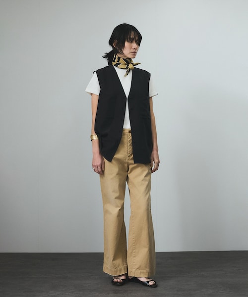 ADAM ET ROPE'（アダムエロペ）の「[25SS]GENTLE SILKジレ【セットアップ対応】（ベスト・レディース・ブラック/ベージュ/ブルー・F）」の8枚目の写真