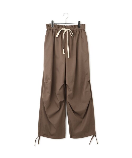 ADAM ET ROPE'(アダムエロペ)の「【WEB限定】リラックスパラシュートパンツ(その他パンツ・レディース・チャコール/ブラウン・36/38)」の17枚目の写真