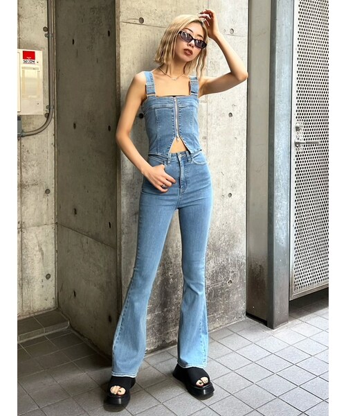EMODA（エモダ）の「デニムフレアジップサロペット（つなぎ/オールインワン・レディース・ブラック/ブルー/インディゴ・S/M）」の4枚目の写真