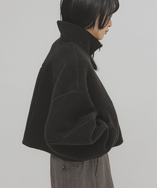 KBF（ケイビーエフ）の「リバーシブルボアジャケット（テーラードジャケット・レディース・BEIGE/BLACK・One）」の9枚目の写真