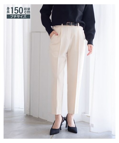 nissen（ニッセン）の「小さいサイズ　きれい見えテーパードパンツ（選べる股下丈）　低身長さん・小柄女性（パンツ・レディース・ベージュ(ベルトループ有)/スモーキーグリーン(ベルトループ有)/黒(ベルトループ有)/ネイビー(ベルトループ有)/ブラウンチェック(ベルトループ有)/ピンク(ベルトループ有)/グレー(ベルトループ有)/エクリュ(ベルトループ有)/ブラウン(ベルトループ有)/黒/ネイビー/ベージュ/グレー/アイスブルー・PSS/PS/PM/PL/PSS(ベルトループ無)/PS(ベルトループ無)/PM(ベルトループ無)/PL(ベルトループ無)）」の2枚目の写真