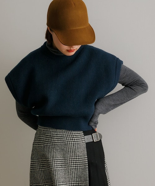 URBAN RESEARCH（アーバンリサーチ）の「『別注』ROUTINE×URBAN RESEARCH　WOOL KNIT VEST（ベスト・レディース・WHITE/BLACK/GREEN/WINE・-）」の3枚目の写真