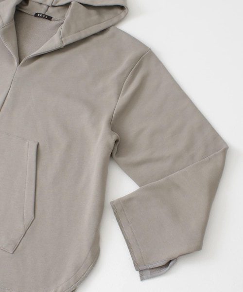 EKAL（エカル）の「EKAL　レイクショアキーネックフーディー（パーカー・レディース・カーキ/ベージュ/チャコール・FREE）」の21枚目の写真