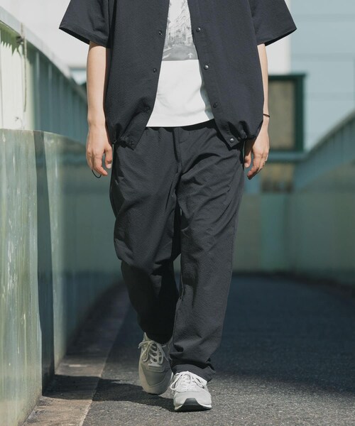 ITEMS URBANRESEARCH(アイテムズ アーバンリサーチ)の「『接触冷感/イージーケア/吸水速乾/撥水/防汚』高機能シアサッカー イージートラウザー(楽着シリーズ)(その他パンツ・メンズ・BLACK/BEIGE/L.BLUE・M/L)」の5枚目の写真