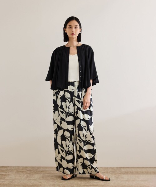 ROPE'(ロペ)の「DEVEAUXジオメトリックフラワーイージーワイドパンツ(その他パンツ・レディース・ブラック/オレンジ・36/38)」の6枚目の写真