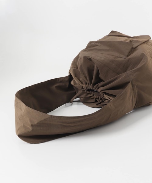 URBAN RESEARCH DOORS（アーバンリサーチドアーズ）の「Snow Peak Apparel　RIPSTOP WRAP CROSS BAG（ショルダーバッグ・レディース・GREIGE/BROWN/CHARCOAL・One）」の13枚目の写真