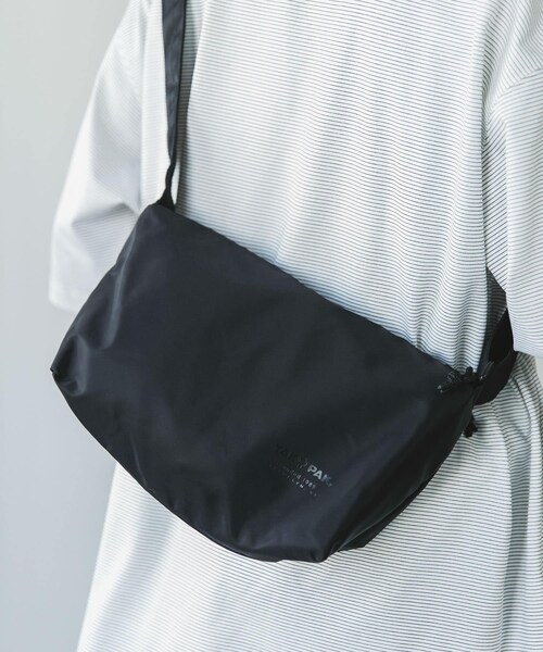 URBAN RESEARCH DOORS（アーバンリサーチドアーズ）の「『撥水』『別注』YAKPAK×DOORS　SHOULDER BAG S（ショルダーバッグ・メンズ・NAVY/BLACK/CHARCOAL/BEIGE・-）」の8枚目の写真
