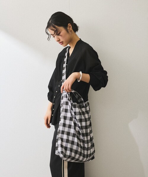 ADAM ET ROPE'(アダムエロペ)の「【WEB限定】・【新色追加】ギャザー2WAYショルダーバッグ(ショルダーバッグ・レディース・ブラック系/ダークブラウン系/ブルー系/ピンク系・F)」の10枚目の写真