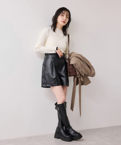 VIS(ビス)の「レザーショートパンツ(その他パンツ・レディース・ブラック/キャメル・F)」の5枚目の写真