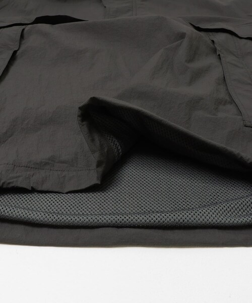 URBAN RESEARCH（アーバンリサーチ）の「SFC　SFC ANORAK（マウンテンパーカー・メンズ・Charcoal/Navy/Black・L/XL）」の19枚目の写真