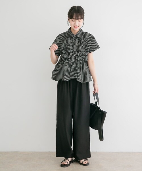 ITEMS URBANRESEARCH（アイテムズ アーバンリサーチ）の「シャーリングストライプシャツ（シャツ/ブラウス・レディース・BEG/BRN/BLK・Free）」の9枚目の写真