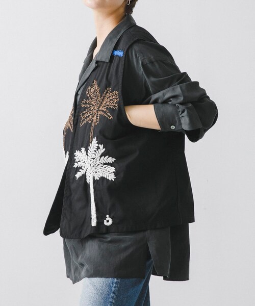 URBAN RESEARCH（アーバンリサーチ）の「NOMARHYTHM TEXTILE　Palm Tree Hand Embroidery Vest（ベスト・レディース・BLACK・1）」の4枚目の写真