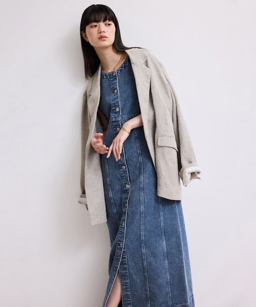 ADAM ET ROPE'（アダムエロペ）の「【WEB限定】ライトデニムスリーブレスワンピース（ワンピース・レディース・ブルー/サックス・36/38）」の2枚目の写真