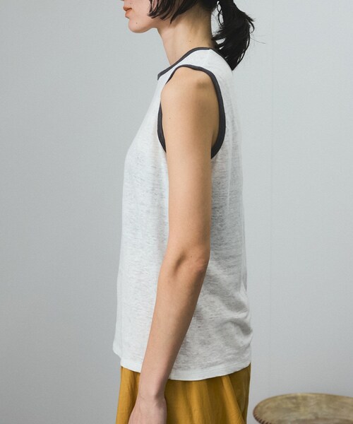 ADAM ET ROPE'(アダムエロペ)の「【J'aDoRe・店舗限定】【Batoner(バトナー) for SALON】別注リネンリンガーノースリーブ(タンクトップ・レディース・ホワイト系/ベージュ系/サックス・F)」の12枚目の写真