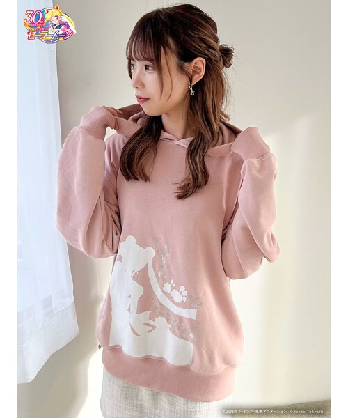 dazzlin（ダズリン）の「【セーラームーン】ランダムポイントアートフーディ（パーカー・レディース・オフホワイト/ピンク/パープル・F）」の3枚目の写真