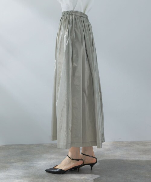 URBAN RESEARCH ROSSO（アーバンリサーチロッソ）の「グロッシーギャザースカート（スカート・レディース・BEIGE/GREIGE・FREE）」の9枚目の写真