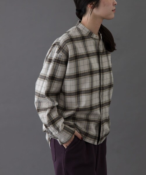URBAN RESEARCH DOORS（アーバンリサーチドアーズ）の「FORK&SPOON　ブラッシュドチェックシャツ（シャツ/ブラウス・レディース・BLACK CHK/BEIGE CHK・1）」の17枚目の写真