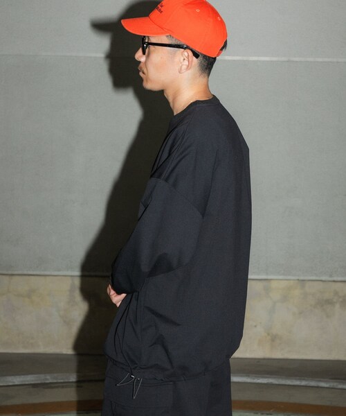 URBAN RESEARCH(アーバンリサーチ)の「Wide Dad BREEZY TECH LONG-SLEEVE T-SHIRTS(Tシャツ/カットソー・メンズ・D.NAVY/BLACK/CHARCOAL・1/2)」の6枚目の写真