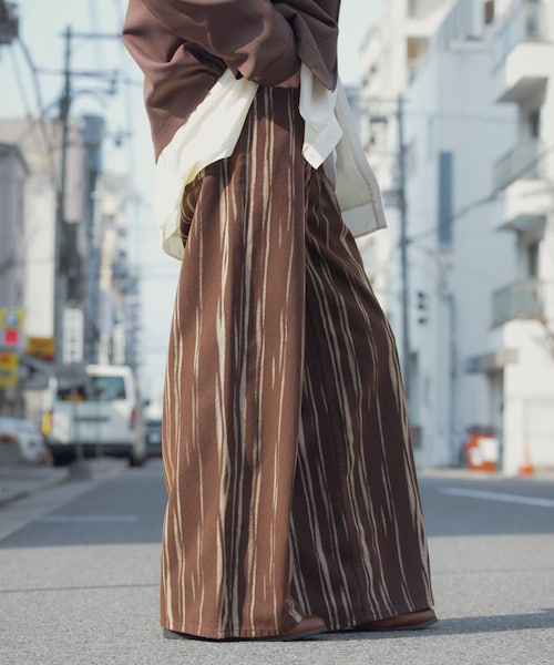 SENSE OF PLACE by URBAN RESEARCH(センスオブプレイスバイアーバンリサーチ)の「マーブルプリントワイドデニム(デニムパンツ・メンズ・BROWN/OLIVE・M/L)」の1枚目の写真