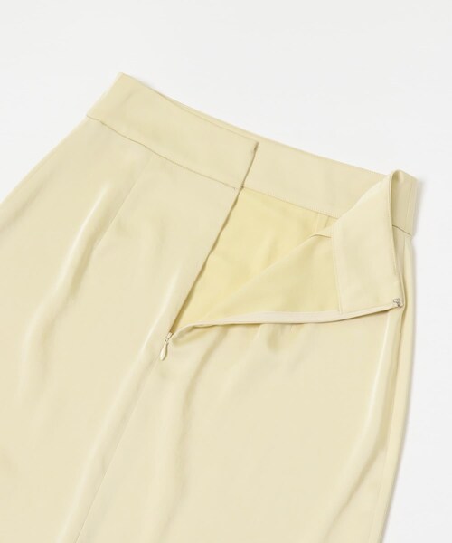 URBAN RESEARCH（アーバンリサーチ）の「ストレートサテンスカート（スカート・レディース・OFF/BLACK・36/38）」の6枚目の写真