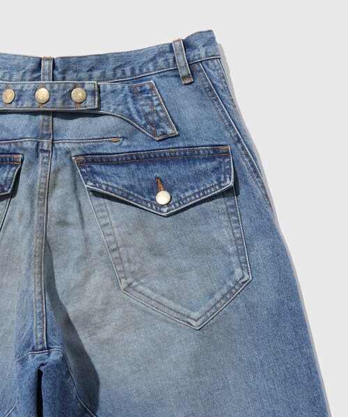 ADAM ET ROPE'（アダムエロペ）の「【NVRFRGT/ネヴァーフォーゲット】3D TWISTED JORTS（デニムパンツ・メンズ・ブルー系・1/2）」の9枚目の写真