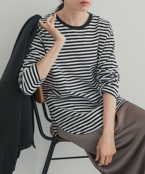 URBAN RESEARCH DOORS（アーバンリサーチドアーズ）の「コットンラウンドヘムカットソー（Tシャツ/カットソー・レディース・OFF/BORDER・S/M）」の2枚目の写真