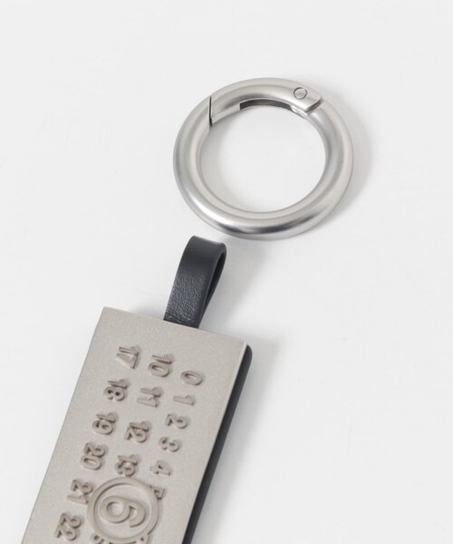URBAN RESEARCH（アーバンリサーチ）の「MM6　P8885 KEY RING（キーホルダー・レディース・T8013BLACK/T4020 OR・-）」の6枚目の写真