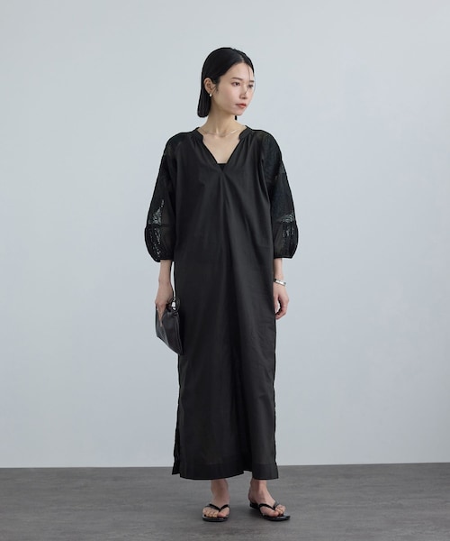 ADAM ET ROPE'(アダムエロペ)の「【WEB限定】ネット刺繍レースワンピース(ワンピース・レディース・ブラック/オフホワイト・F)」の2枚目の写真