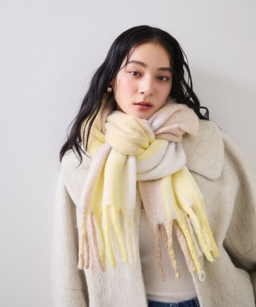 VIS（ビス）の「ふわふわフリンジチェックマフラー/静電気防止（マフラー・レディース・チャコール/ブラウン系/ブルー系/イエロー系・F）」の11枚目の写真