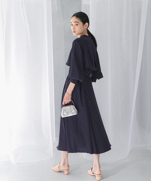 URBAN RESEARCH ROSSO（アーバンリサーチロッソ）の「『WEB限定』ドットプリントケープワンピース（ワンピース・レディース・NAVY/BLACK・FREE）」の7枚目の写真