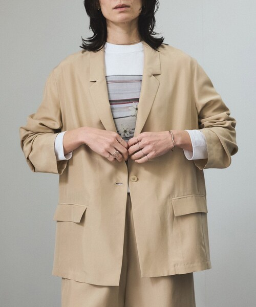 ADAM ET ROPE'（アダムエロペ）の「[25SS]GENTLE SILK ジャケット【セットアップ対応・洗える】（テーラードジャケット・レディース・ブラック/ベージュ/ブルー・F）」の10枚目の写真