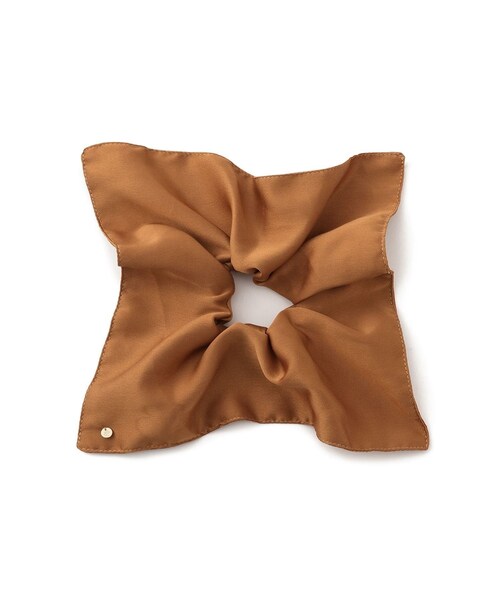 ROPE' PICNIC(ロペピクニック)の「チャーム付きサテンボリュームスクエアシュシュ(ヘアゴム・レディース・ブラック/キャメル系/ベージュ・F)」の11枚目の写真