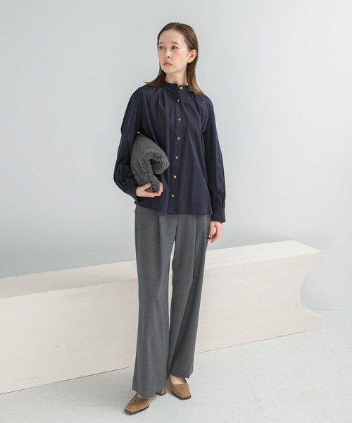 URBAN RESEARCH ROSSO（アーバンリサーチロッソ）の「『WEB限定』デザインボタンカットソーブラウス（シャツ/ブラウス・レディース・OFF WHITE/NAVY・FREE）」の11枚目の写真