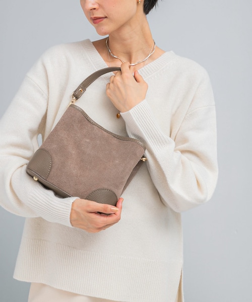 URBAN RESEARCH ROSSO（アーバンリサーチロッソ）の「AULENTTI　スエードスクエアBAG（ハンドバッグ・レディース・TAUPE/CUOIO・0）」の14枚目の写真