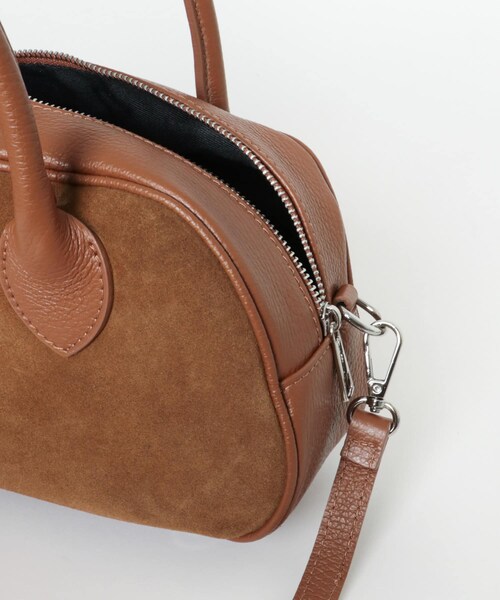 URBAN RESEARCH DOORS(アーバンリサーチドアーズ)の「MARCO BIANCHINI スウェードレザーラウンドバッグ(ショルダーバッグ・レディース・NERO/CUOIOSCURO・FREE)」の12枚目の写真