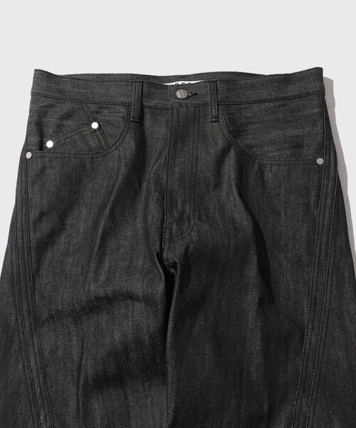 ADAM ET ROPE'(アダムエロペ)の「《別注》【NVRFRGT/ネヴァーフォーゲット】EX 3D TWISTED WIDE LEG JEANS RAW BLACK(デニムパンツ・メンズ・ブラック・0/00/1/2/3)」の12枚目の写真