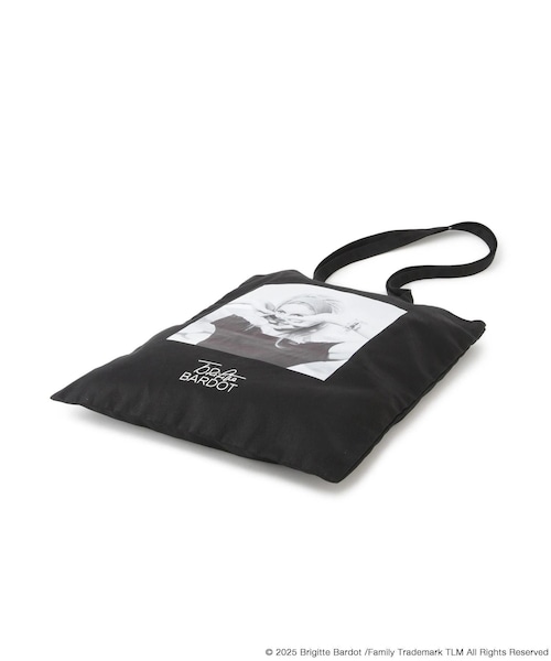 ROPE'(ロペ)の「【Brigitte Bardot×ROPE'・コラボ】モノクロフォトプリントキャンバストートバッグ【A4対応】(トートバッグ・レディース・ブラック/ホワイト・F)」の19枚目の写真