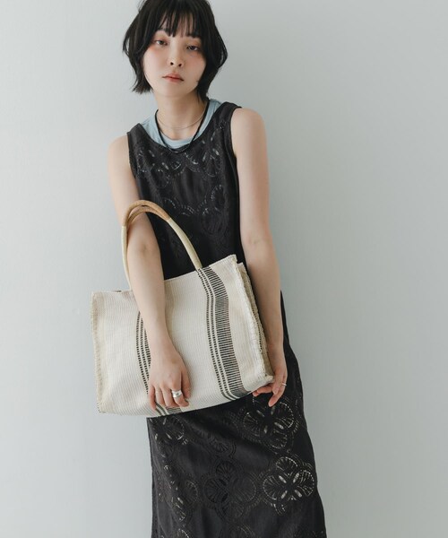 RODE SKO（ロデスコ）の「ストライプ編み込みトートバッグ（トートバッグ・レディース・OFF WHITE/NAVY・One）」の7枚目の写真