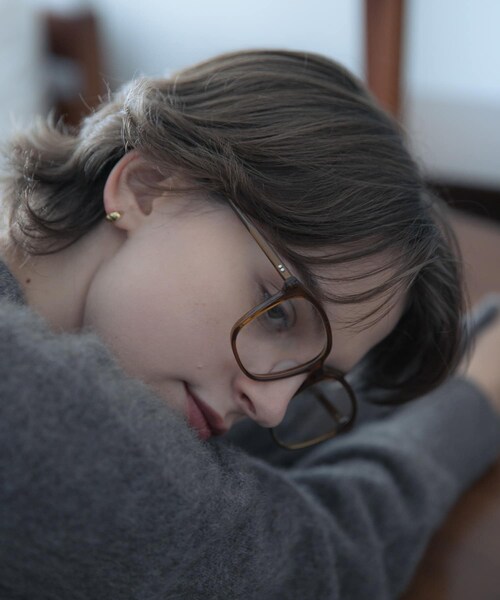 URBAN RESEARCH（アーバンリサーチ）の「『別注』KANEKO OPTICAL×URBAN RESEARCH　スクエアクリアUVレンズ（メガネ・レディース・クリアオリーブ/クリアブラウン・-）」の5枚目の写真