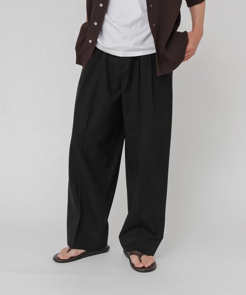 URBAN RESEARCH(アーバンリサーチ)の「『別注』YLEVE×URBAN RESEARCH S120'S WOOL 3TACK PANTS(その他パンツ・メンズ・BLACK/BEIGE・3/4)」の5枚目の写真