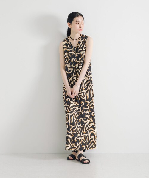 URBAN RESEARCH（アーバンリサーチ）の「SPRINTEXボタニカルプリントワンピース（ワンピース・レディース・GRG×NVY/IVO×BLK・FREE）」の22枚目の写真