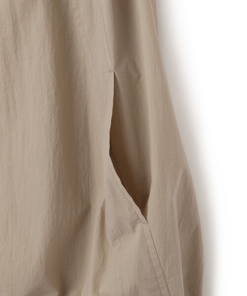 ADAM ET ROPE'（アダムエロペ）の「【撥水】ショルダータックシアーブルゾン（ブルゾン・レディース・ブラック/ベージュ系・F）」の9枚目の写真