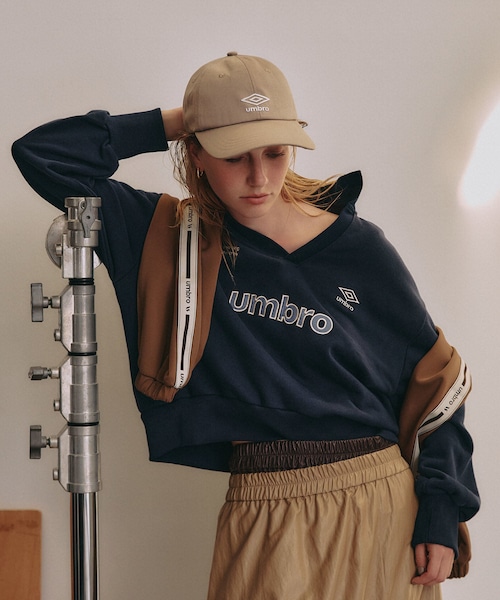 VIS（ビス）の「【umbro】VIS別注ユニフォームスウェット（スウェット・レディース・ライトグレー/オフホワイト/ネイビー・F）」の9枚目の写真