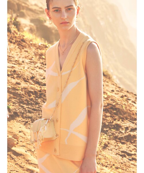 RESEXXY（リゼクシー）の「ニュアンスパターンニットベスト【セットアップ着用可能】（ベスト・レディース・ブラック/ピンク/イエロー・F）」の2枚目の写真