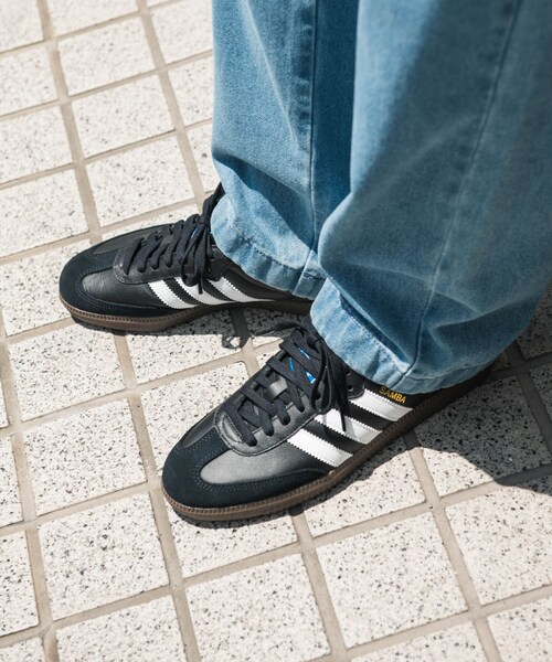 URBAN RESEARCH DOORS(アーバンリサーチドアーズ)の「adidas SAMBA OG(スニーカー・メンズ・コアブラック・25.5/26/26.5/27/27.5/28/28.5/29)」の4枚目の写真