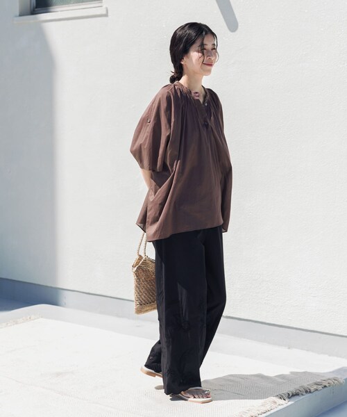 URBAN RESEARCH DOORS(アーバンリサーチドアーズ)の「コットンボイルロールアップスリーブブラウス(シャツ/ブラウス・レディース・ORANGE/BROWN/GREEN/NAVY・Free)」の12枚目の写真