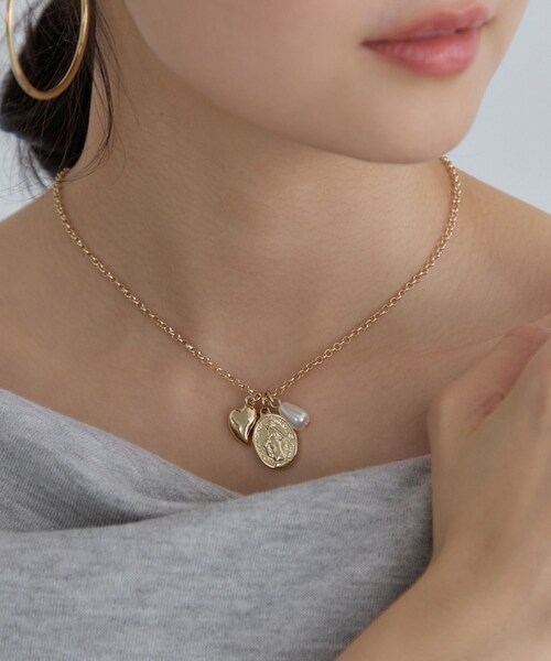 VIS（ビス）の「チャームコンビチェーンネックレス（ネックレス・レディース・ゴールド/シルバー・F）」の2枚目の写真