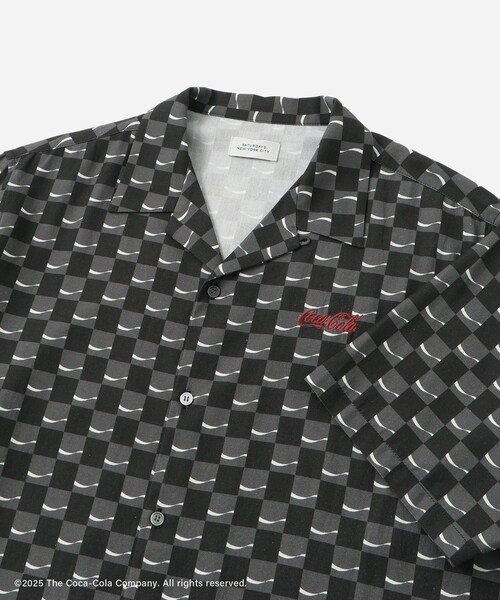 Saturdays NYC(サタデーズ ニューヨークシティ )の「Coca-Cola 70s DRD All Over Printed Shirt(シャツ/ブラウス・レディース・ブラック系・L/M/S/XL)」の19枚目の写真