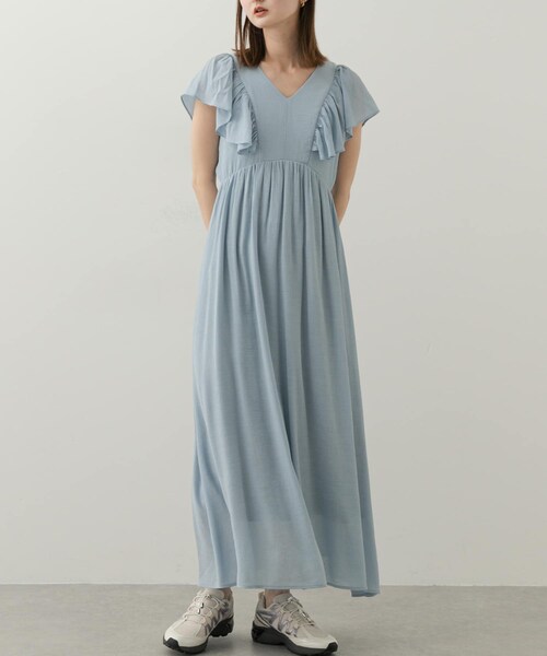 SENSE OF PLACE by URBAN RESEARCH(センスオブプレイスバイアーバンリサーチ)の「Vネックウエストマークフリルワンピース(ワンピース・レディース・BLACK/IVORY/L.BLUE・COMPACT/one)」の4枚目の写真