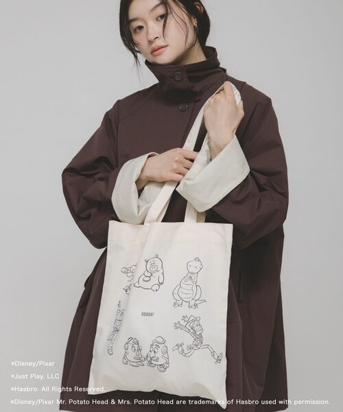 KBF（ケイビーエフ）の「TOYSTORY/トートバッグ（トートバッグ・レディース・IVORY/CHARCOAL・One）」の4枚目の写真